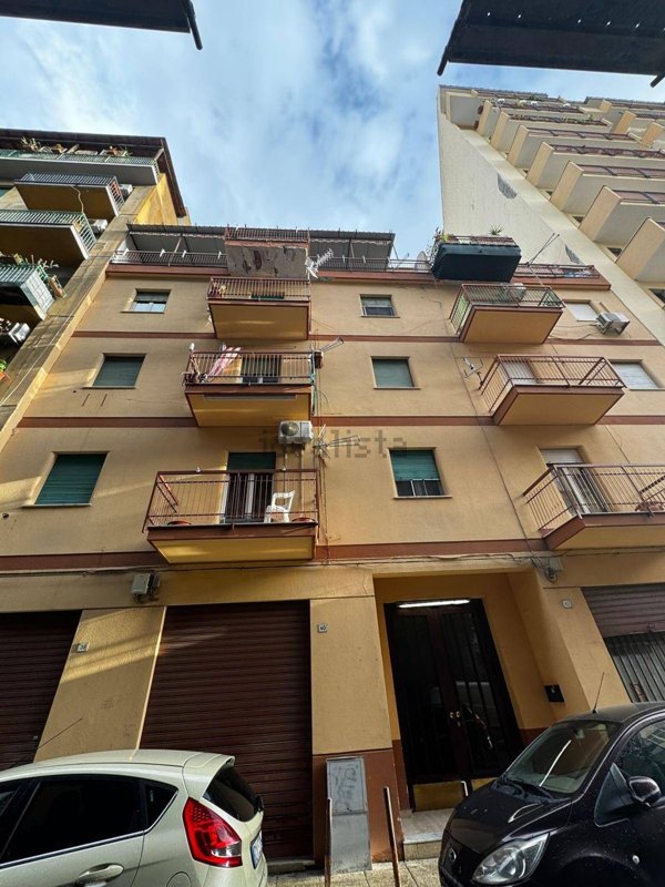 appartamento in vendita a Palermo in zona Malaspina/Palagonia
