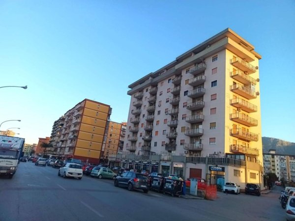 appartamento in vendita a Palermo in zona Montegrappa / Santa Rosalia