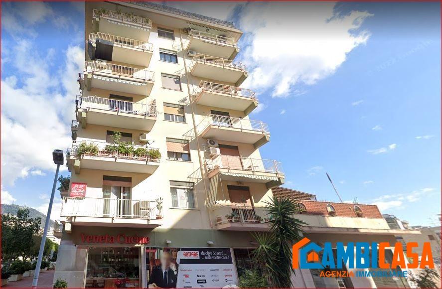 appartamento in vendita a Palermo in zona Politeama