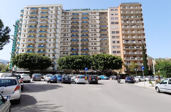 appartamento in vendita a Palermo in zona Malaspina/Palagonia
