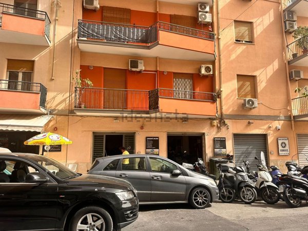 locale commerciale in vendita a Palermo in zona Malaspina/Palagonia