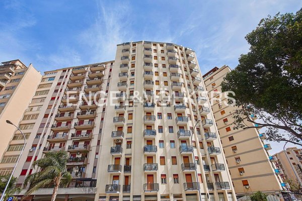appartamento in vendita a Palermo in zona Malaspina/Palagonia