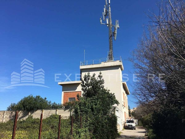 intera palazzina in vendita a Palermo in zona Montegrappa / Santa Rosalia