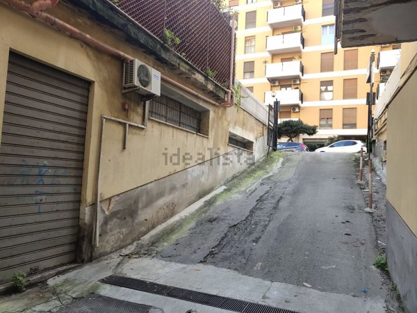 locale di sgombero in vendita a Palermo in zona Resuttana