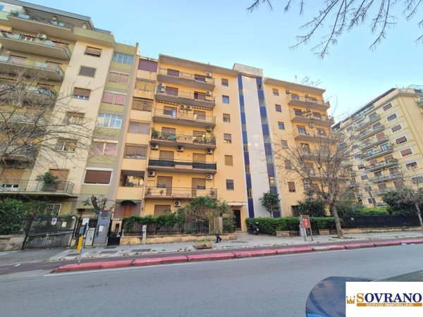appartamento in vendita a Palermo in zona Politeama