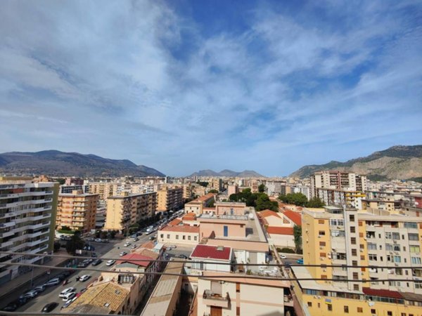 appartamento in vendita a Palermo in zona Malaspina/Palagonia
