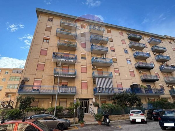 appartamento in vendita a Palermo in zona Montegrappa / Santa Rosalia