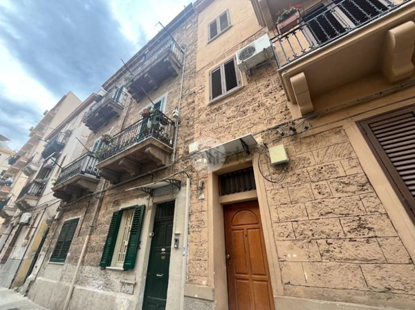 appartamento in vendita a Palermo in zona Zisa