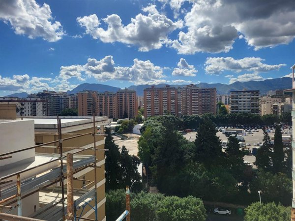 appartamento in vendita a Palermo in zona Zisa