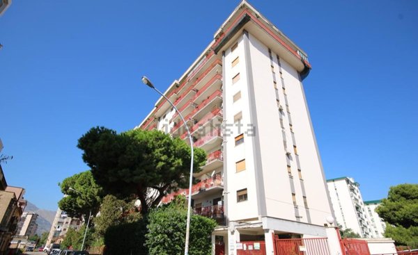 appartamento in vendita a Palermo in zona Malaspina/Palagonia