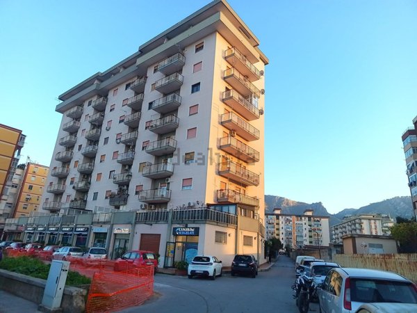 appartamento in vendita a Palermo in zona Villagrazia/Falsomiele