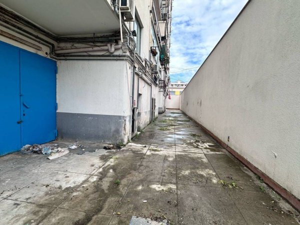 negozio in vendita a Palermo in zona Malaspina/Palagonia