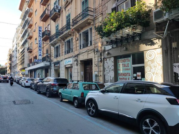 quadrivano in vendita a Palermo in zona Politeama