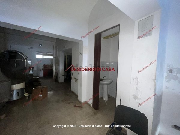 locale commerciale in vendita a Palermo in zona Montepellegrino