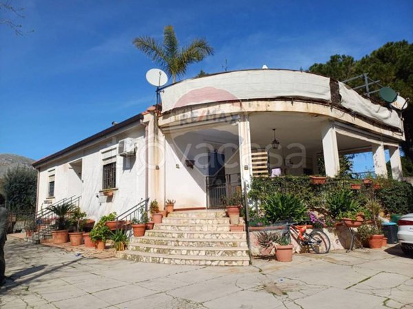 casa indipendente in vendita a Palermo in zona Partanna