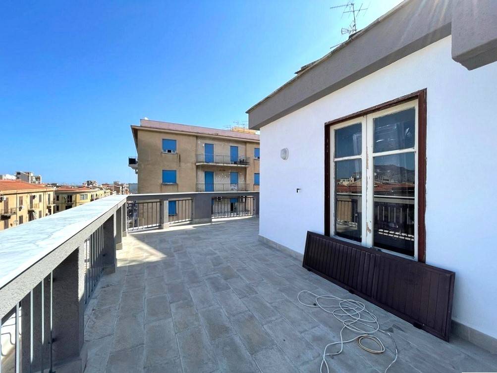 appartamento in vendita a Palermo in zona Montegrappa / Santa Rosalia
