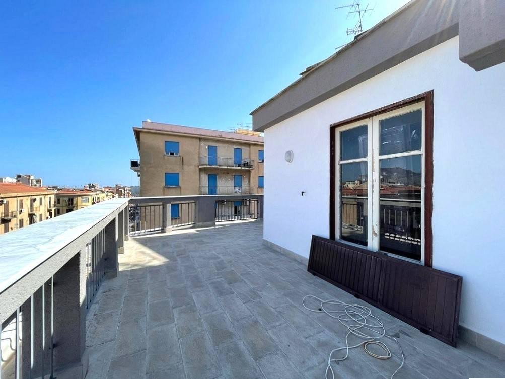 appartamento in vendita a Palermo in zona Montegrappa / Santa Rosalia