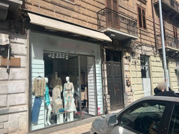 negozio in vendita a Palermo in zona Zisa