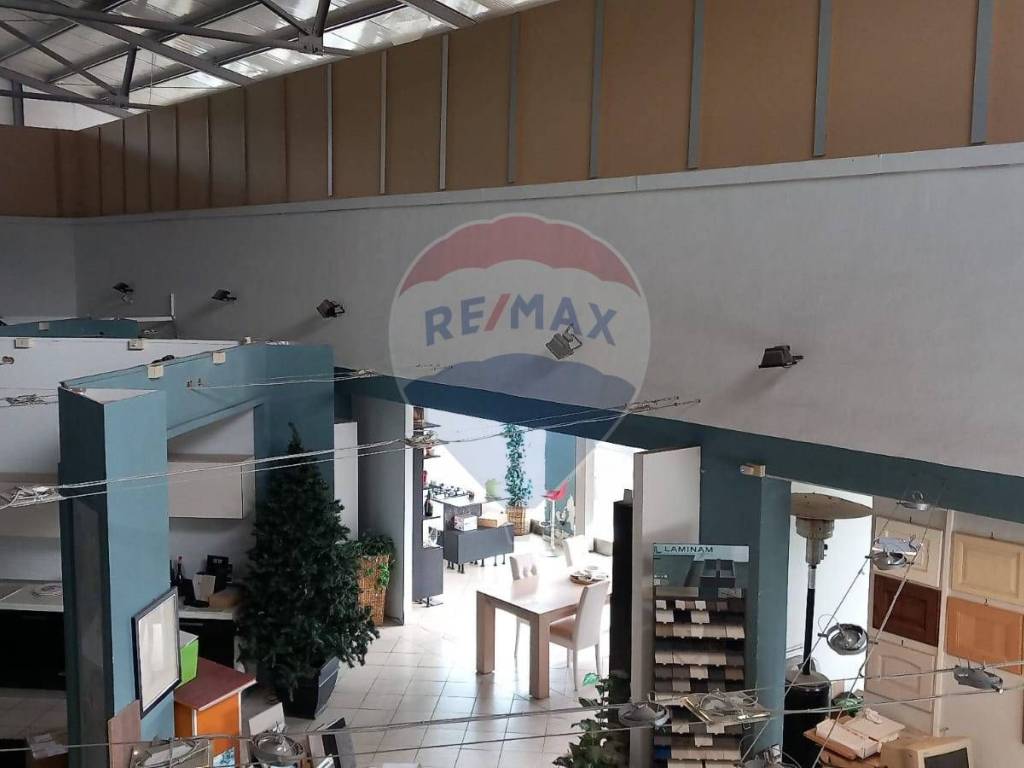 negozio in vendita a Palermo in zona Malaspina/Palagonia