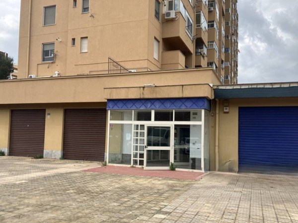 negozio in vendita a Palermo in zona Resuttana