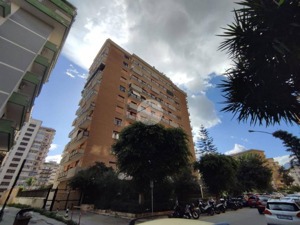 appartamento in vendita a Palermo in zona Politeama