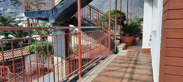 appartamento in vendita a Palermo in zona Partanna