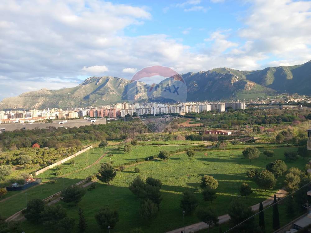 appartamento in vendita a Palermo in zona Malaspina/Palagonia