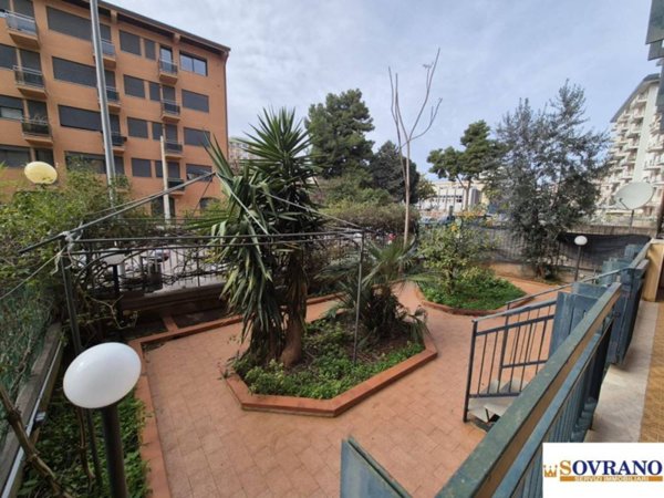 appartamento in vendita a Palermo in zona Malaspina/Palagonia