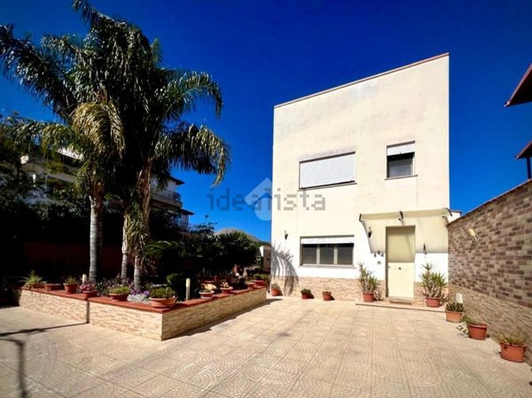 casa indipendente in vendita a Palermo in zona Mondello