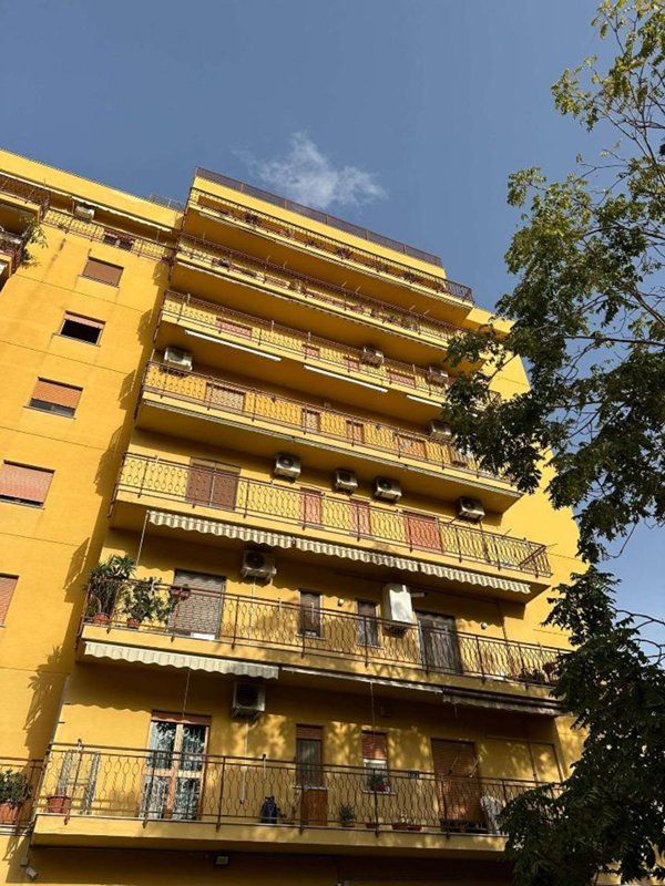 appartamento in vendita a Palermo in zona Malaspina/Palagonia
