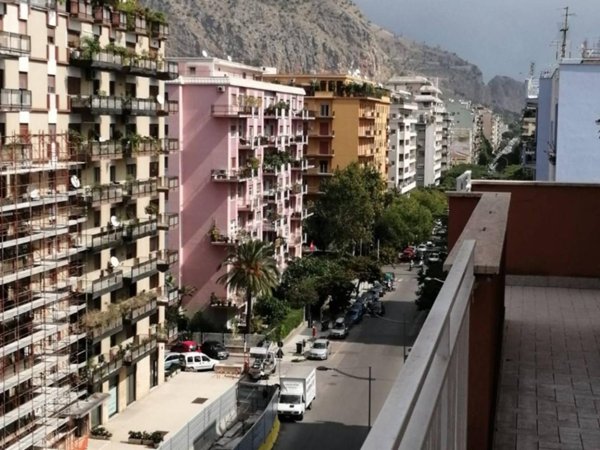 appartamento in vendita a Palermo in zona Politeama