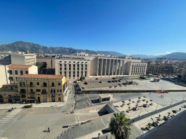 appartamento in vendita a Palermo in zona Malaspina/Palagonia