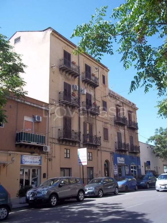 negozio in vendita a Palermo in zona Calatafimi / Cuba