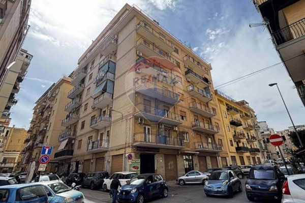 appartamento in vendita a Palermo in zona Zisa