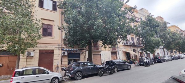 locale commerciale in vendita a Palermo in zona Zisa
