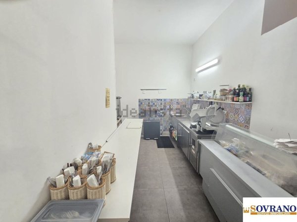 locale commerciale in vendita a Palermo in zona Libertà