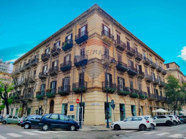 appartamento in vendita a Palermo in zona Politeama