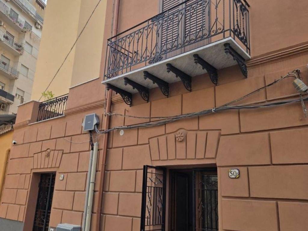 appartamento in vendita a Palermo in zona Zisa