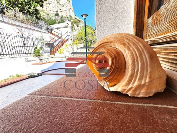 casa indipendente in vendita a Palermo in zona Arenella/Vergine Maria