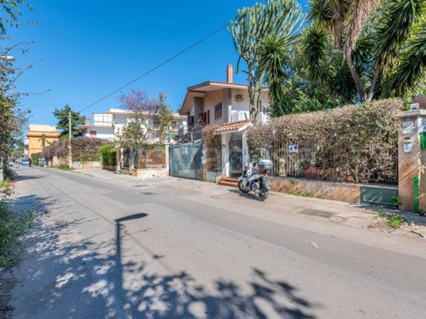 casa indipendente in vendita a Palermo in zona Mondello