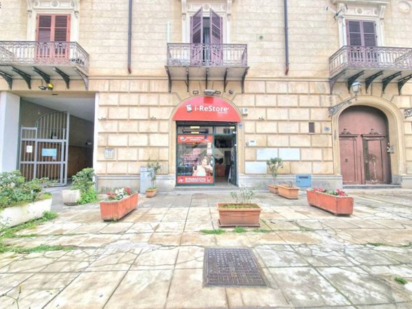 negozio in vendita a Palermo in zona Calatafimi / Cuba