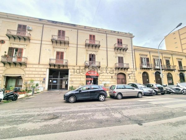 locale commerciale in vendita a Palermo in zona Montegrappa / Santa Rosalia