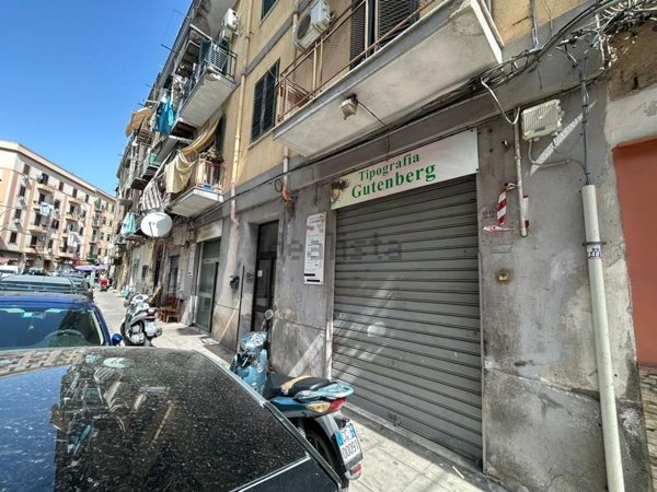 negozio in vendita a Palermo in zona Zisa