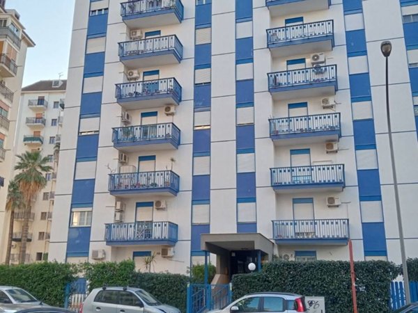 appartamento in vendita a Palermo in zona Montegrappa / Santa Rosalia