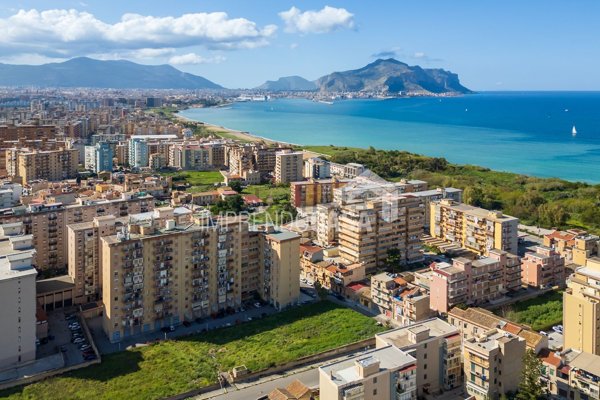 appartamento in vendita a Palermo in zona Roccella