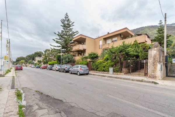 casa indipendente in vendita a Palermo in zona Tommaso Natale