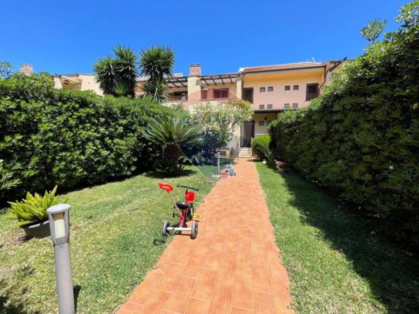 casa indipendente in vendita a Palermo in zona Mondello