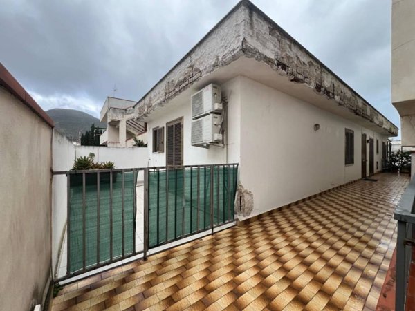 appartamento in vendita a Palermo in zona Partanna
