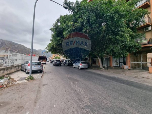 negozio in vendita a Palermo in zona Brancaccio