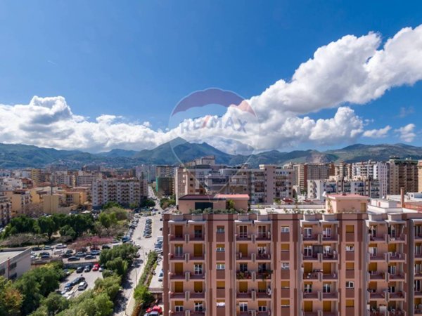 appartamento in vendita a Palermo in zona Malaspina/Palagonia